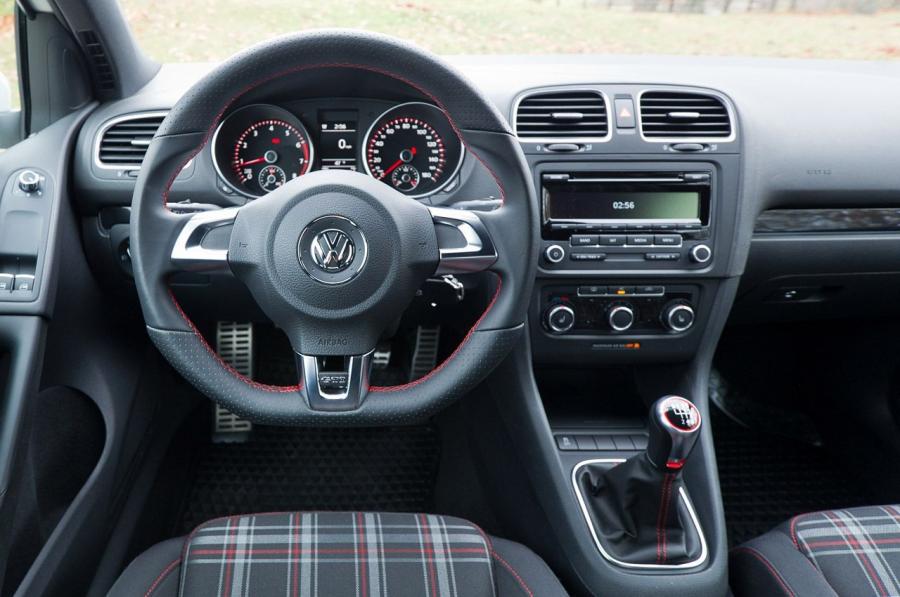  Volkswagen Golf GTi 2012 года  (фото 20 из 48)
